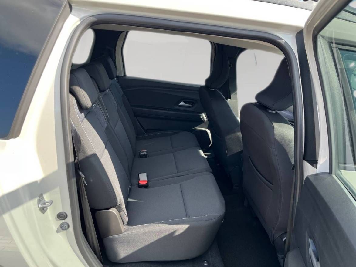 Fahrzeugabbildung Dacia Jogger Expression TCe 110 7-Sitzer