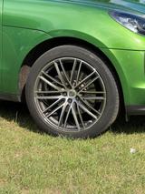 Porsche Macan - - - Porsche: Grün