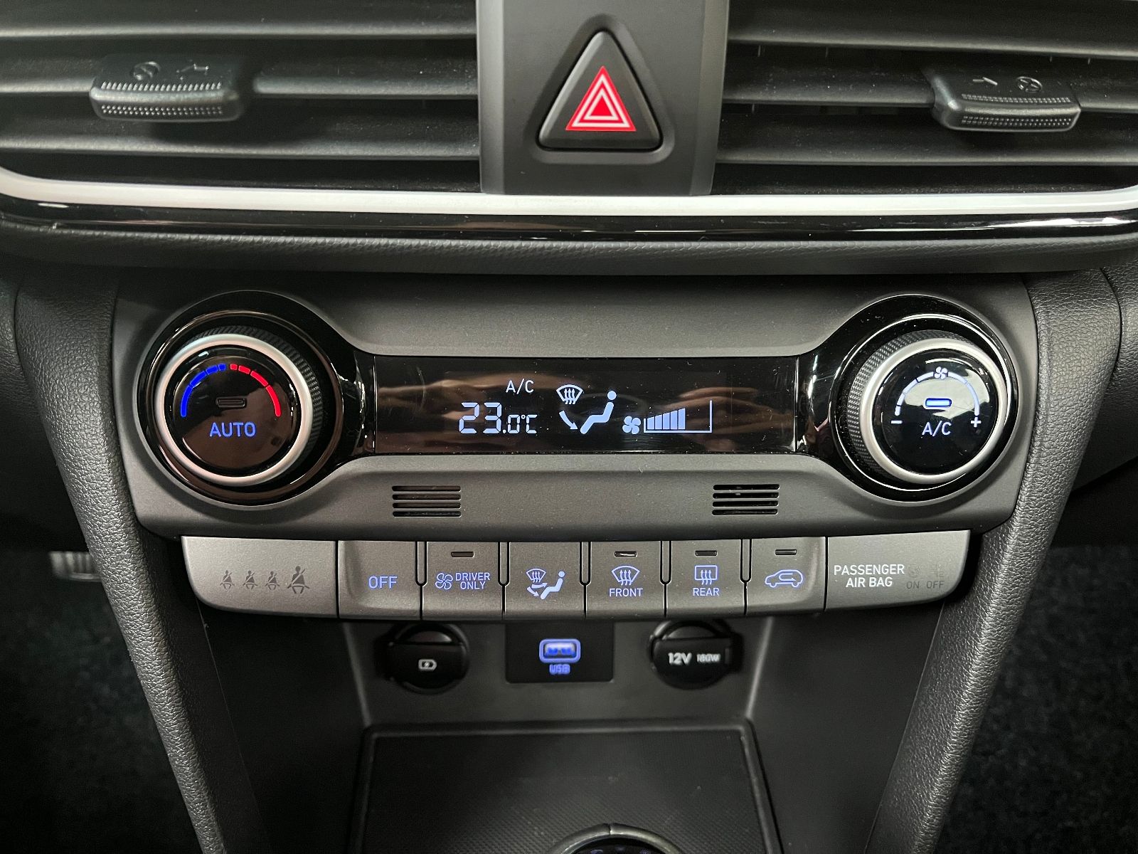 Fahrzeugabbildung Hyundai Kona Advantage Hybrid 2WD NAV SHZ PDC