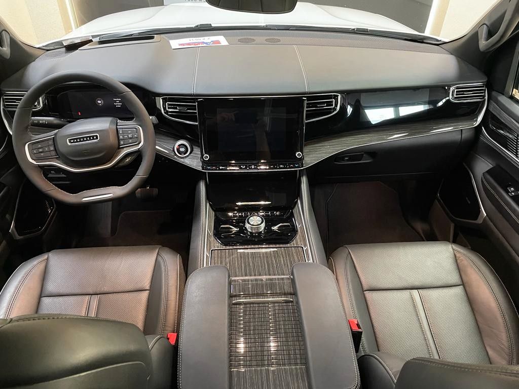 Fahrzeugabbildung Jeep WAGONEER SERIES III E-TORQUE 5.7L-V-8 McIntosh