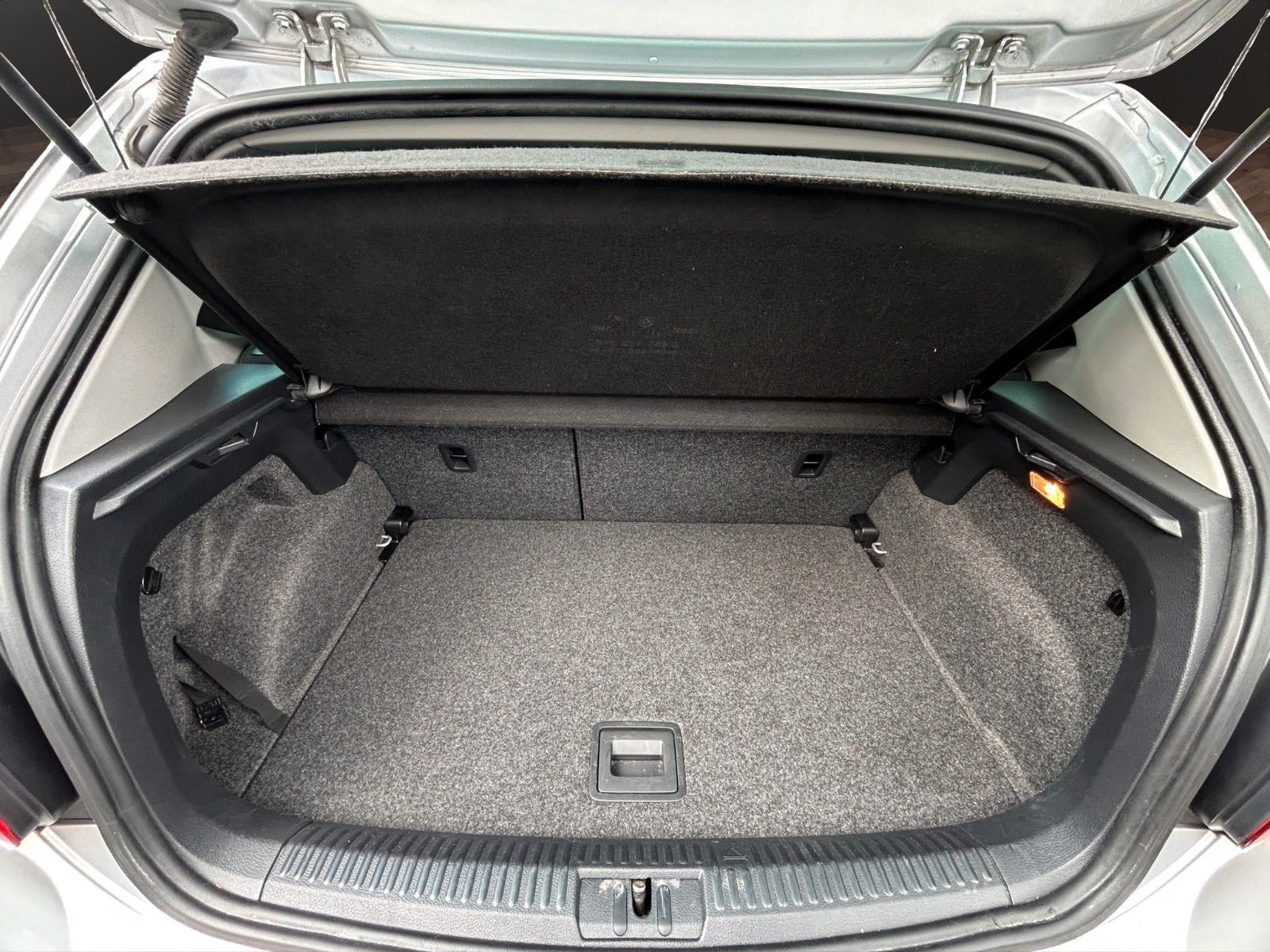 Fahrzeugabbildung Volkswagen Polo V Comfortline Klimaaut./Sitzheuzung/TÜV NEU