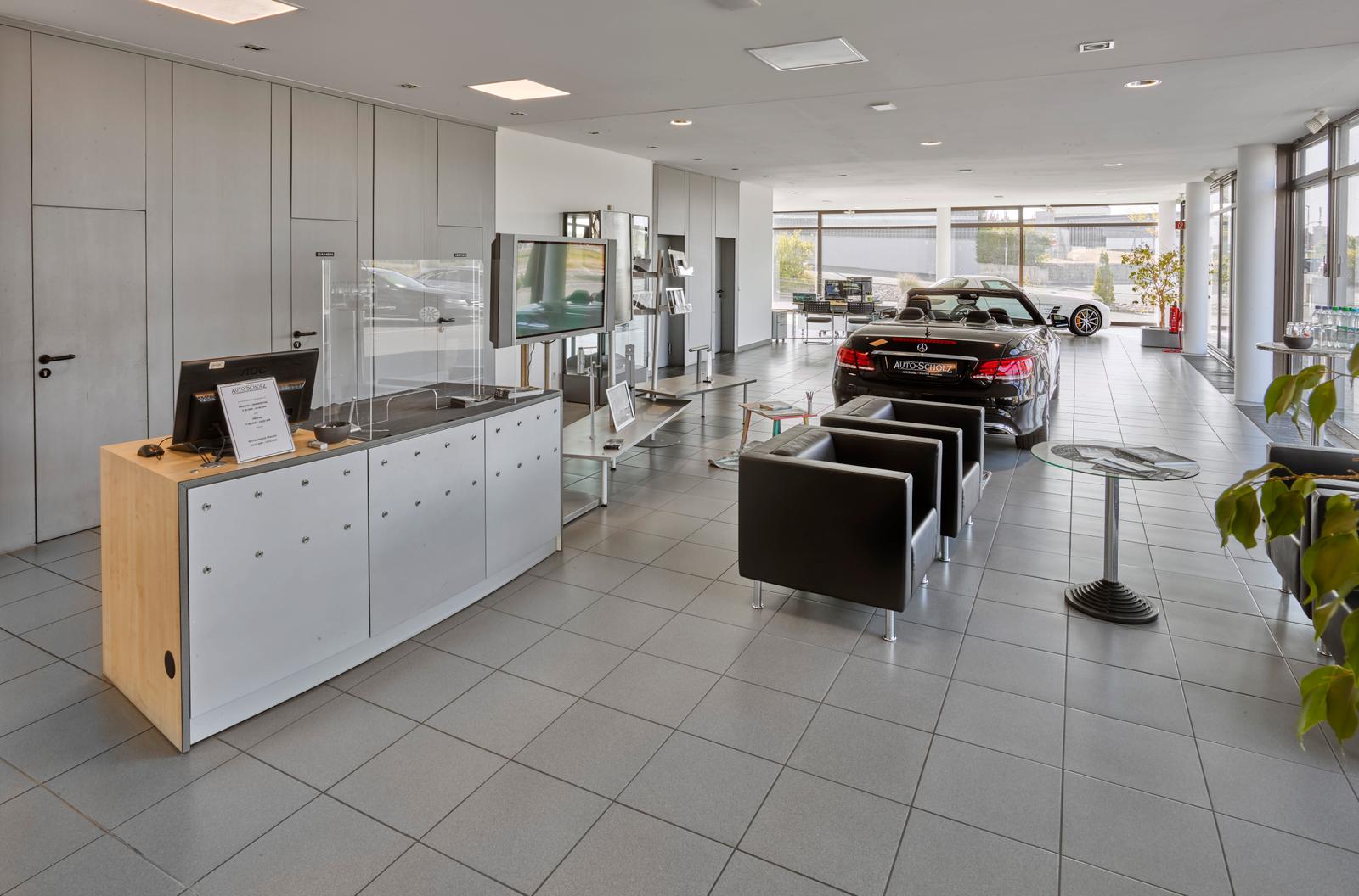 showroom-image-top