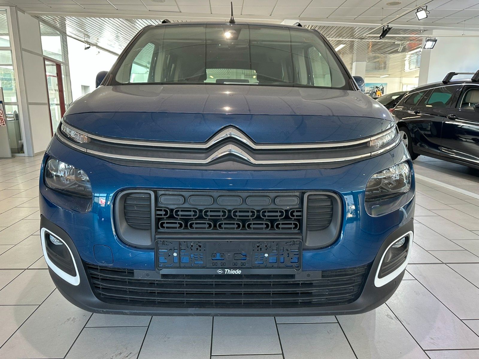 Fahrzeugabbildung Citroën Berlingo Shine M 1.2T NAVI/HEAD-UP/PDC+CAM/AHK