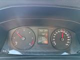 Volkswagen T6 California Beach AHK - blaue Volkswagen T6 California