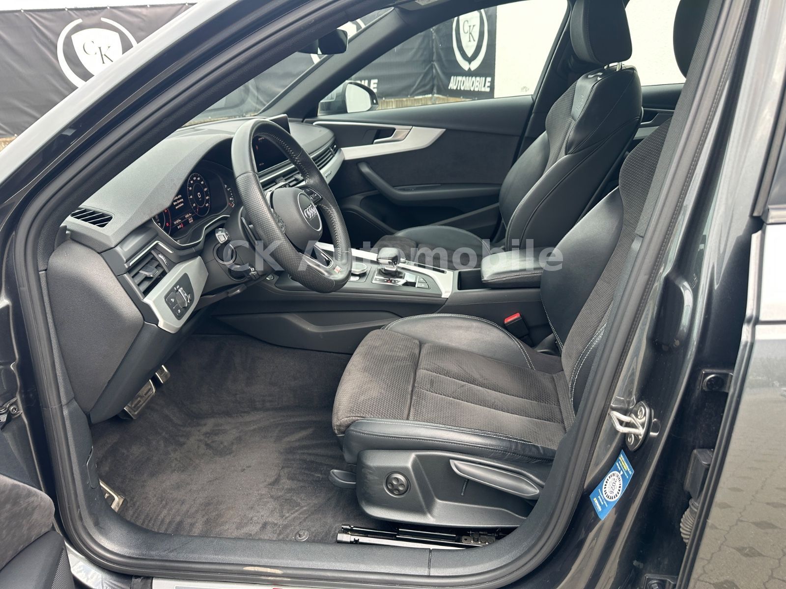Fahrzeugabbildung Audi A4 Avant 40 TDI Quattro S-Line/Navi/LED/ACC