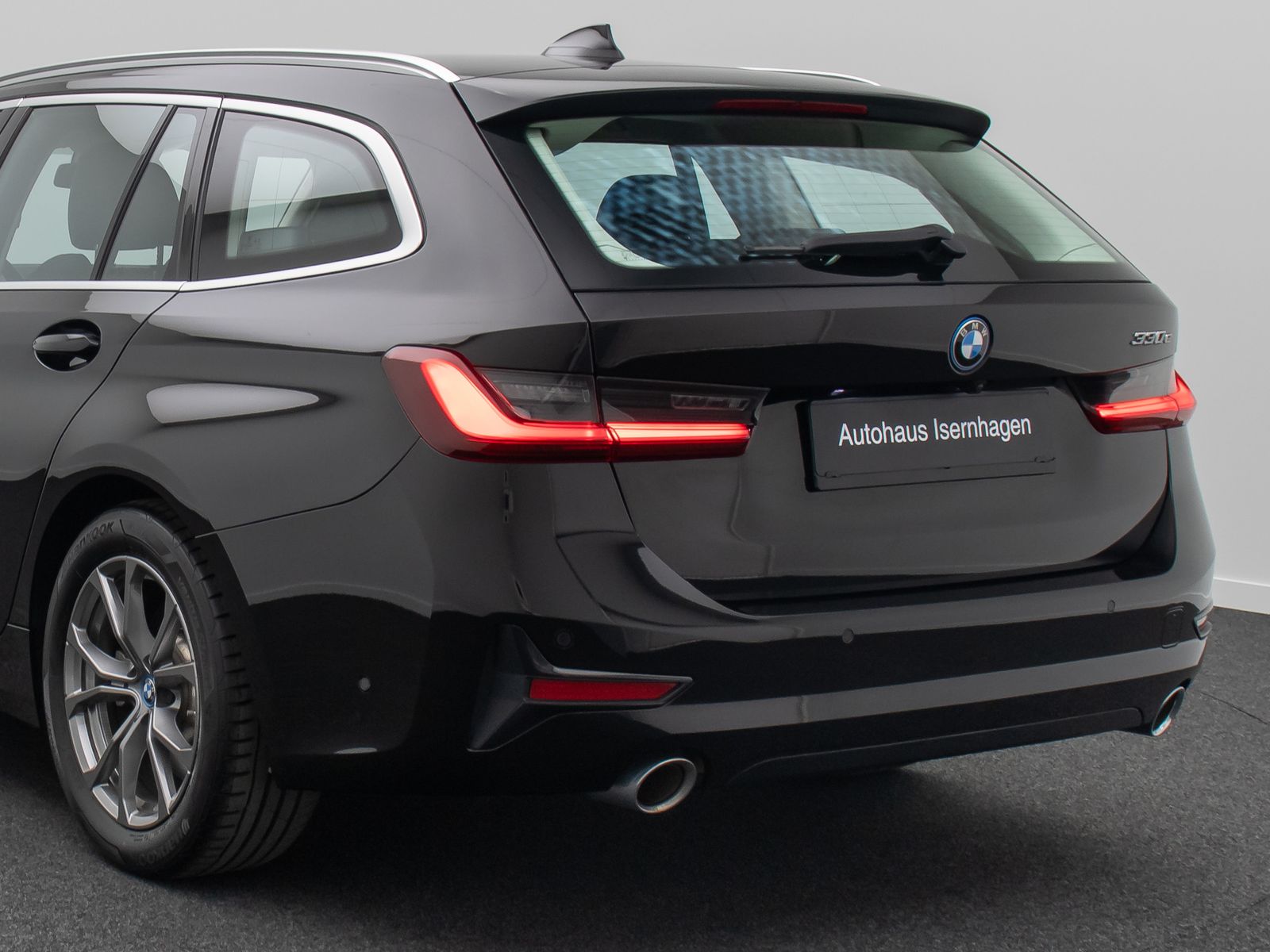 Fahrzeugabbildung BMW 330e Sport Line 360°Alarm HUD DAB HiFi Fernlicht