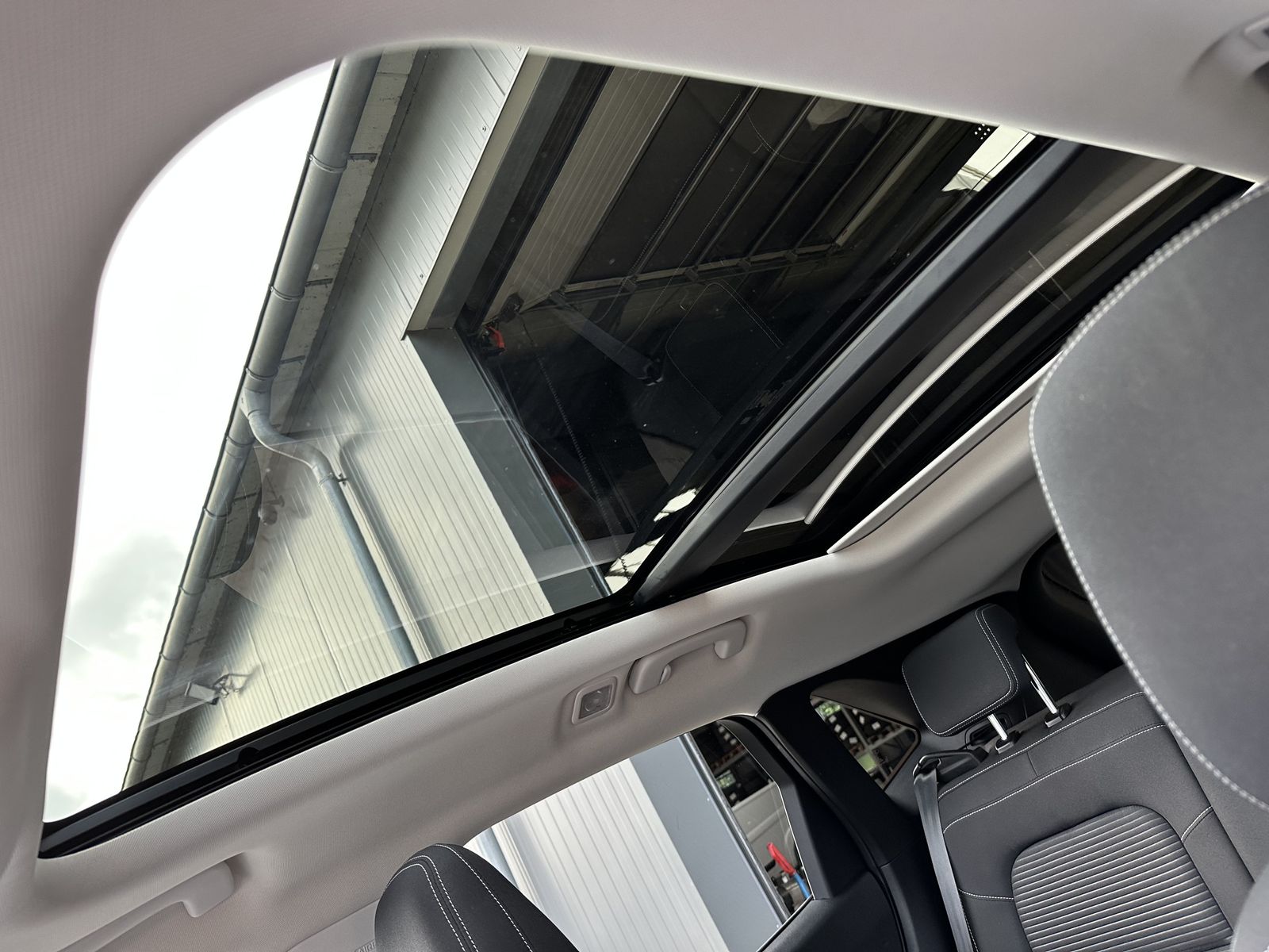 Fahrzeugabbildung Ford Kuga 2.0 EB 4x4 Titanium Aut. NAV+LED+PANO+TEMPO