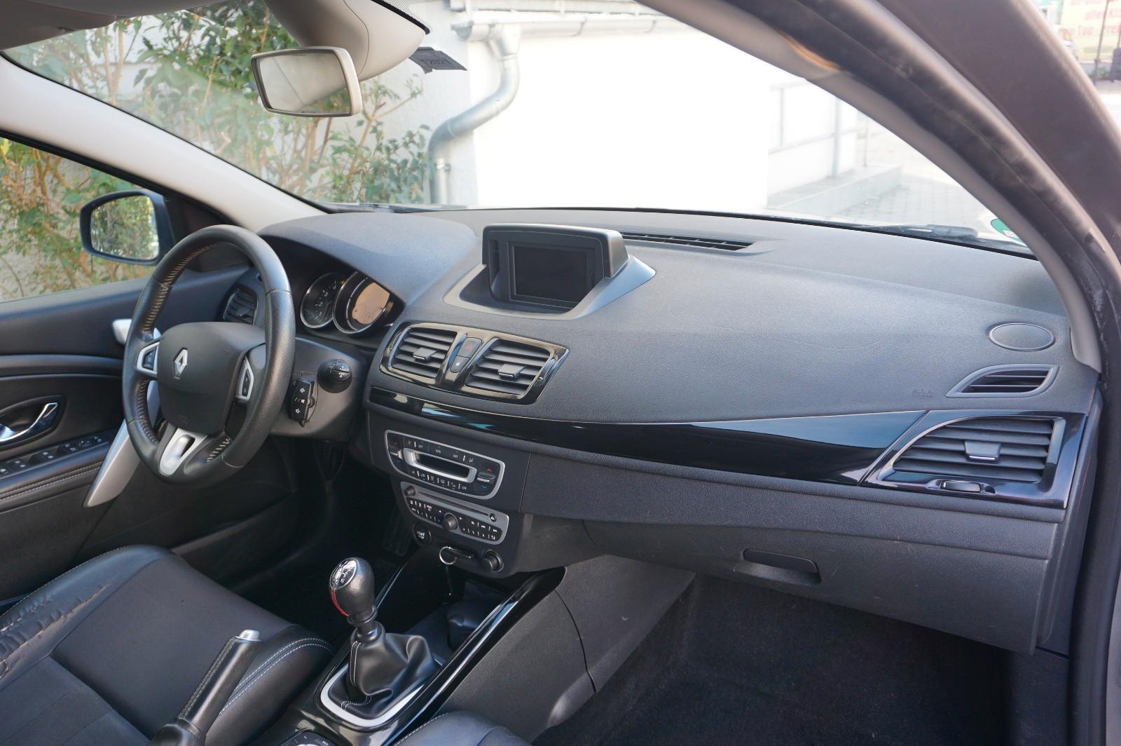 Renault Megane 2011 — photo 12