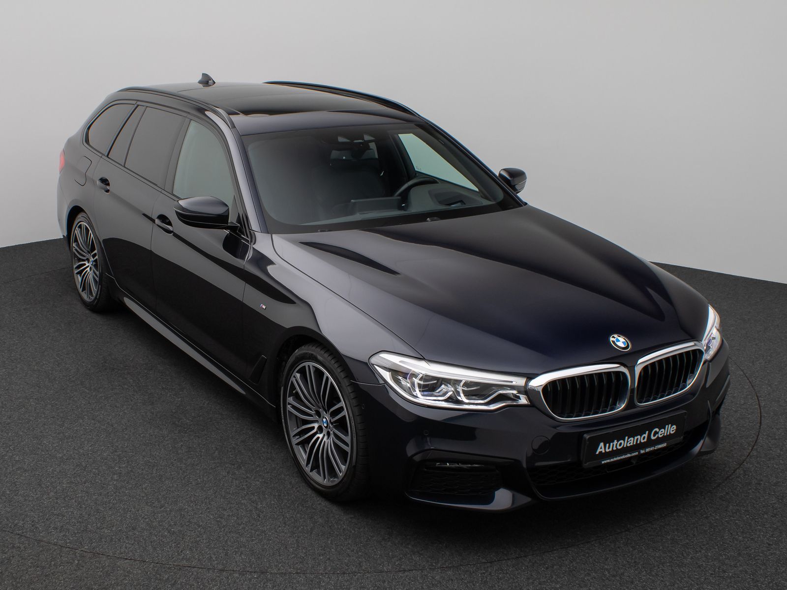 Fahrzeugabbildung BMW 530d xD M Sport Panorama Kamera HUD H/K Komfort