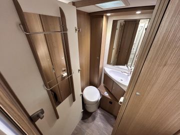 Carado T 334 SAT TV Fahrradtr. Automatik Hubbett Kamera