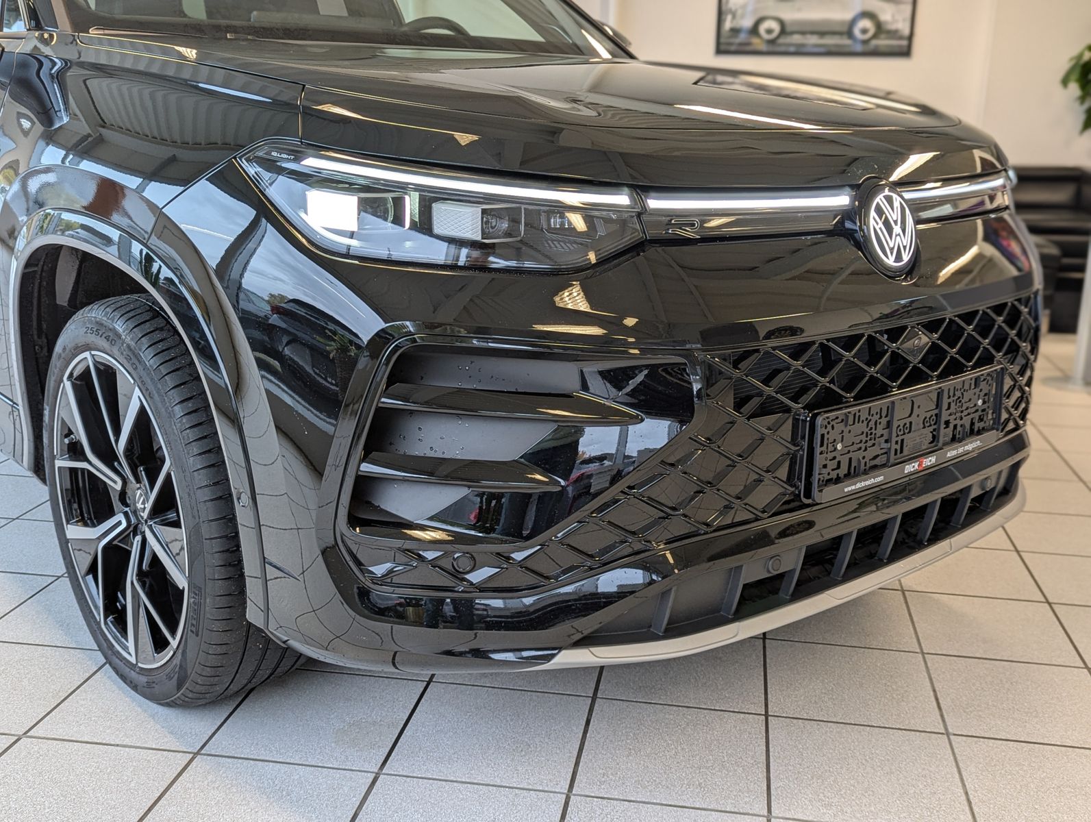 VW Tayron 2.0 4M R-Line Launch Pano Matrix AHK 20" - Image 9