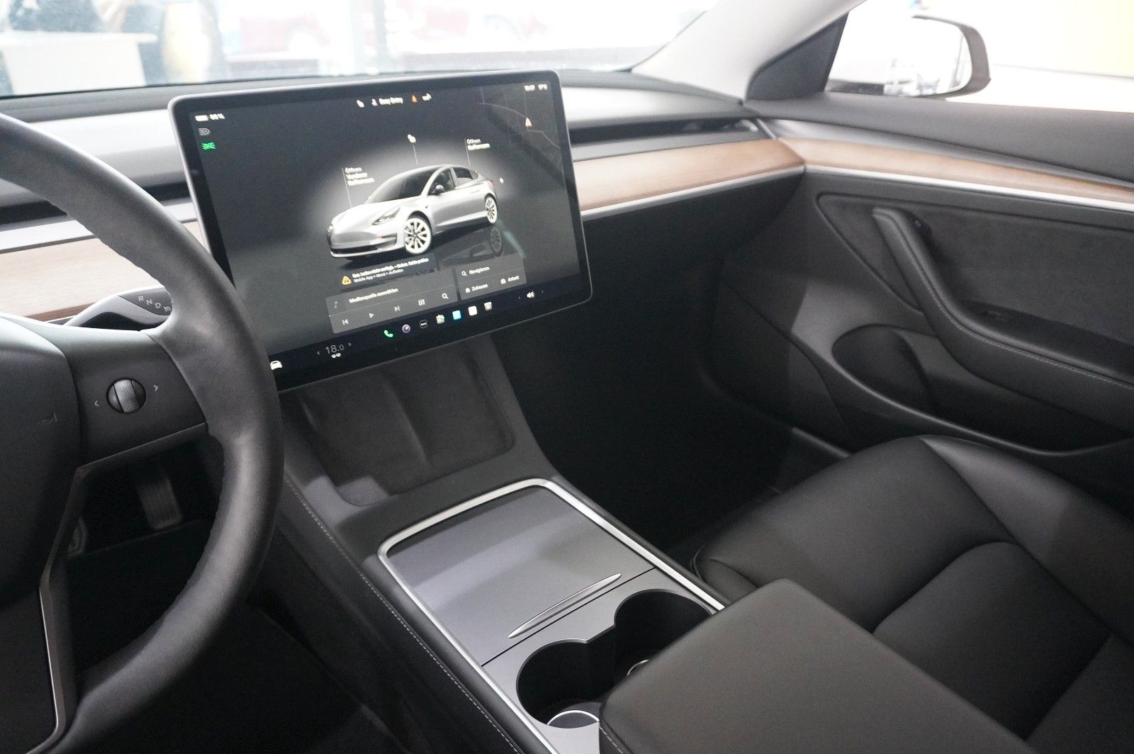 Fahrzeugabbildung Tesla Model 3 LONGRANGE DUAL-MOTOR NAVI/KAMERA/DAB/AMD