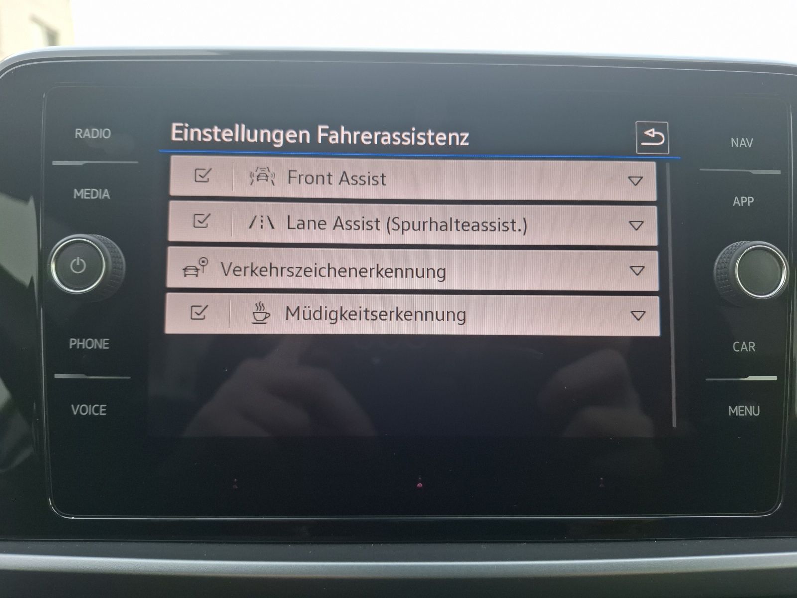 Fahrzeugabbildung Volkswagen T-Roc TSI Life LED Navi AID Park-Assist SH LM