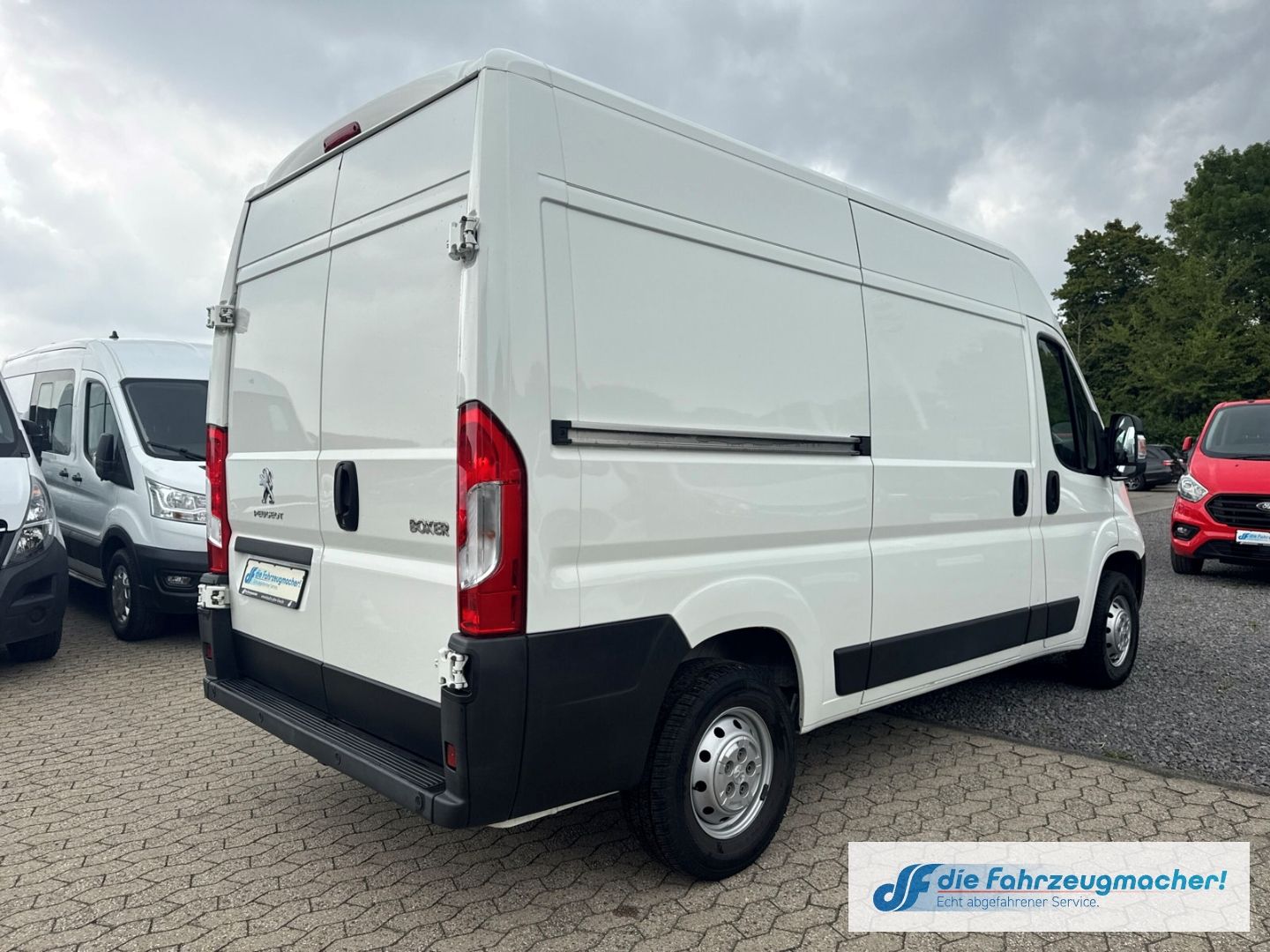 Fahrzeugabbildung Peugeot Boxer Kasten Hochraum 333 L2H2 Pro BlueHDi 140 S
