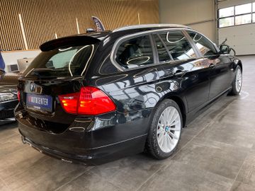 BMW Touring 330d xDrive *PANO*NAVI*PDC*SZHZ*LEDER*