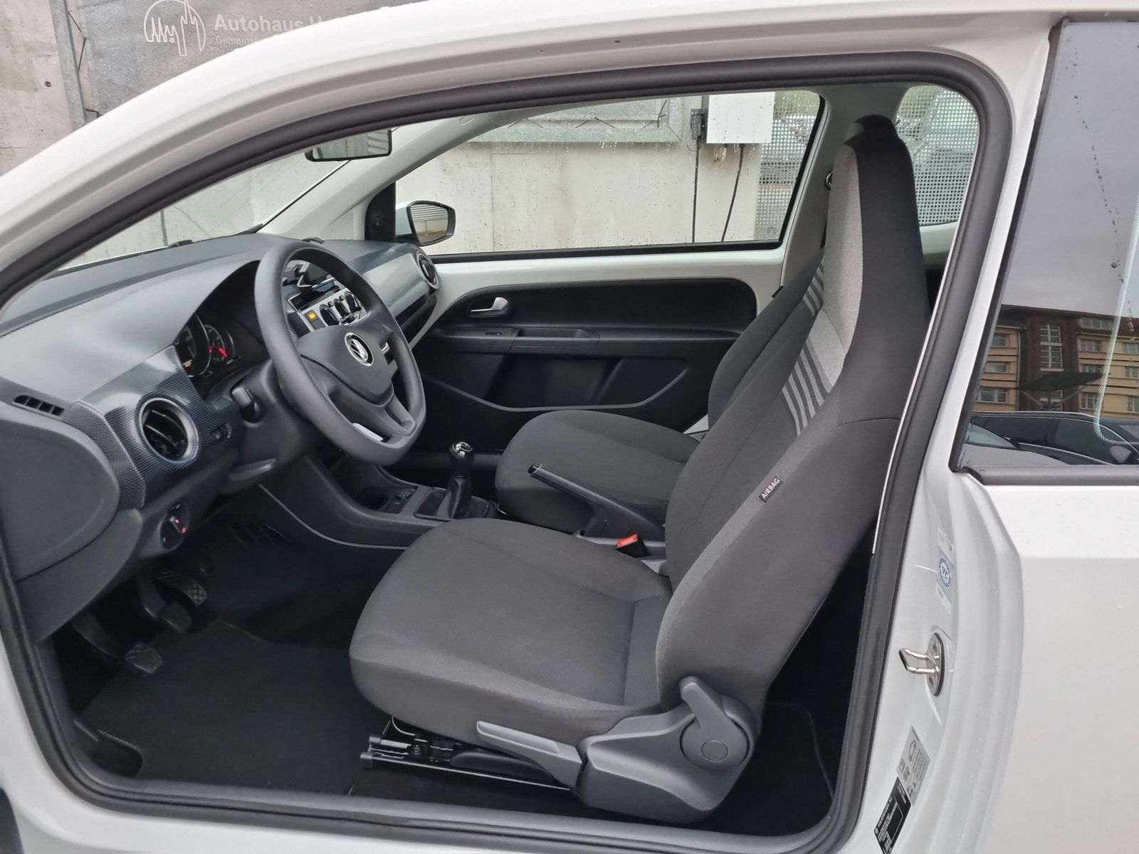 Fahrzeugabbildung Volkswagen up! 1.0 move up! KLIMA DAB+ ALLWETTER