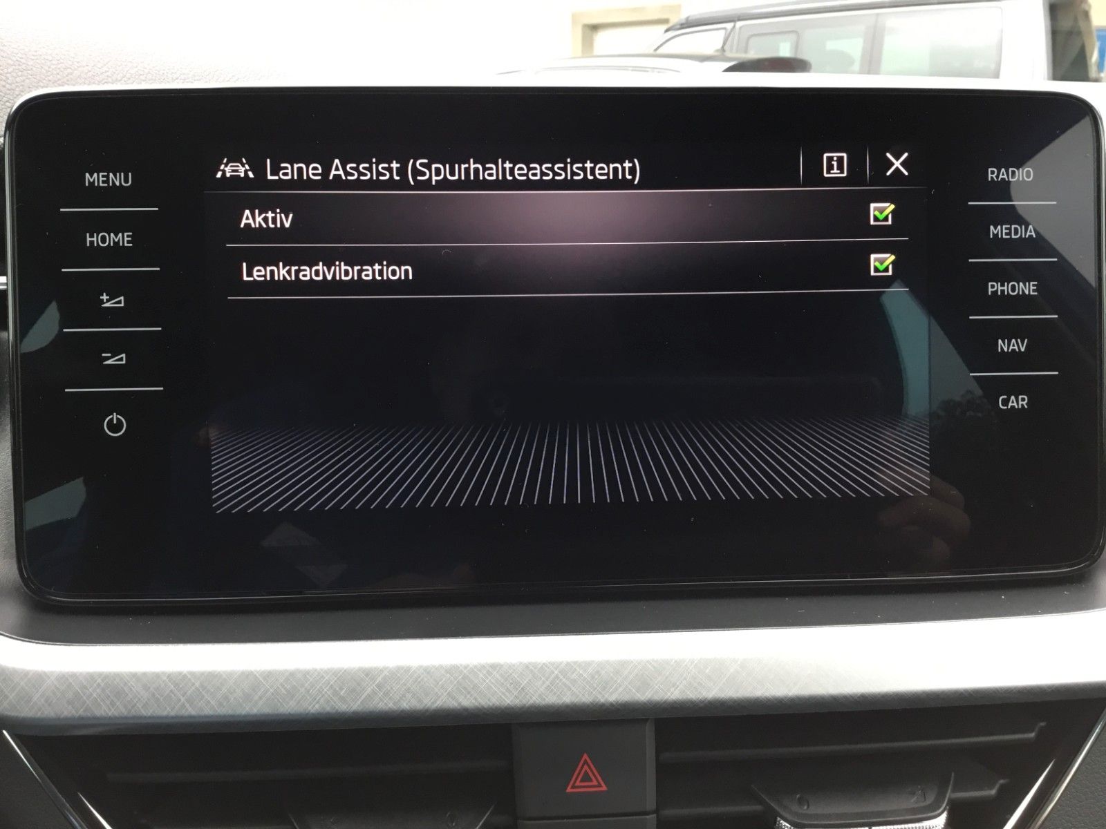 Fahrzeugabbildung SKODA Kamiq 1.5l TSI DSG TOUR+LED+17"+Navi