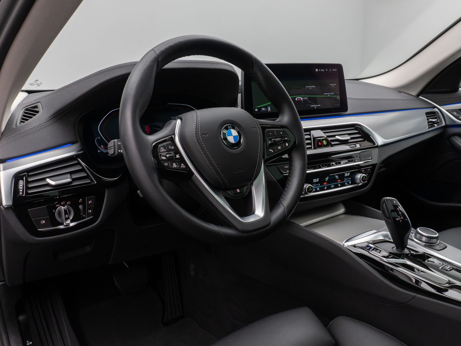 Fahrzeugabbildung BMW 540i xD LuxuryLine Panorama Laser Kamera SoftCL