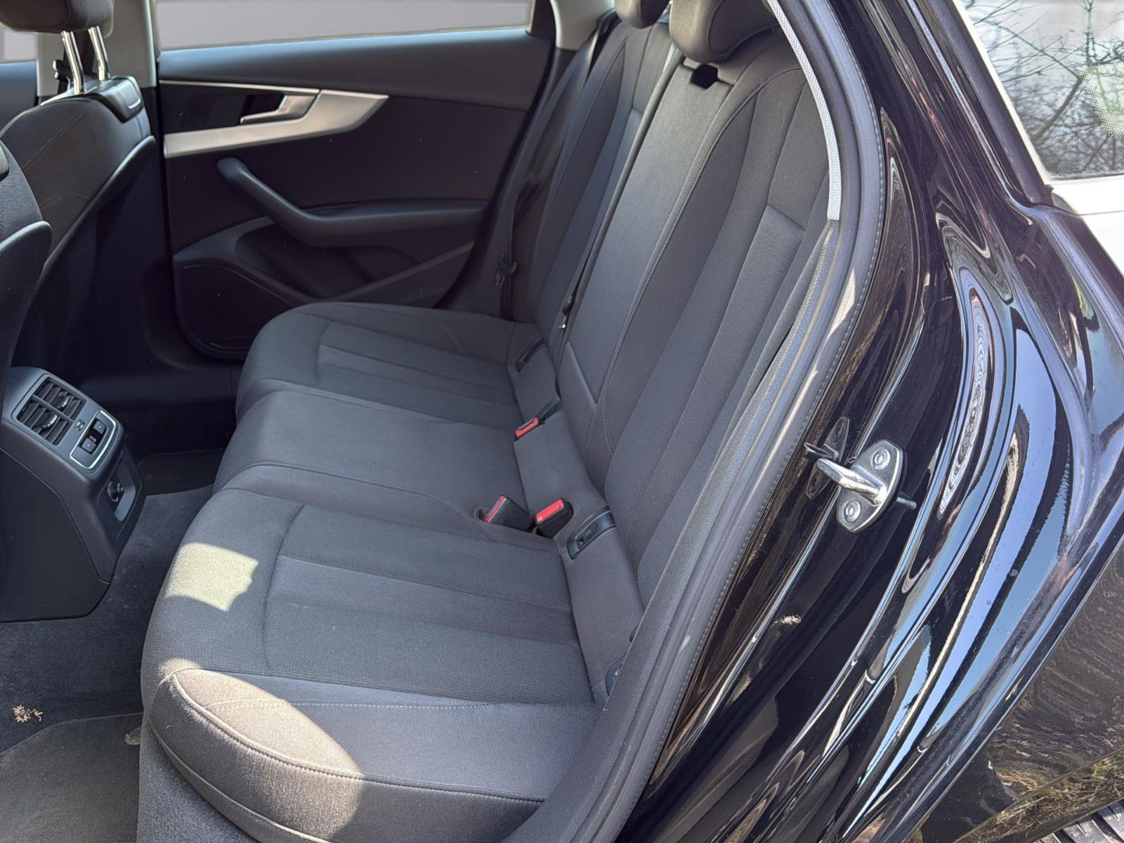 Fahrzeugabbildung Audi A4 Avant 35 TDI sport