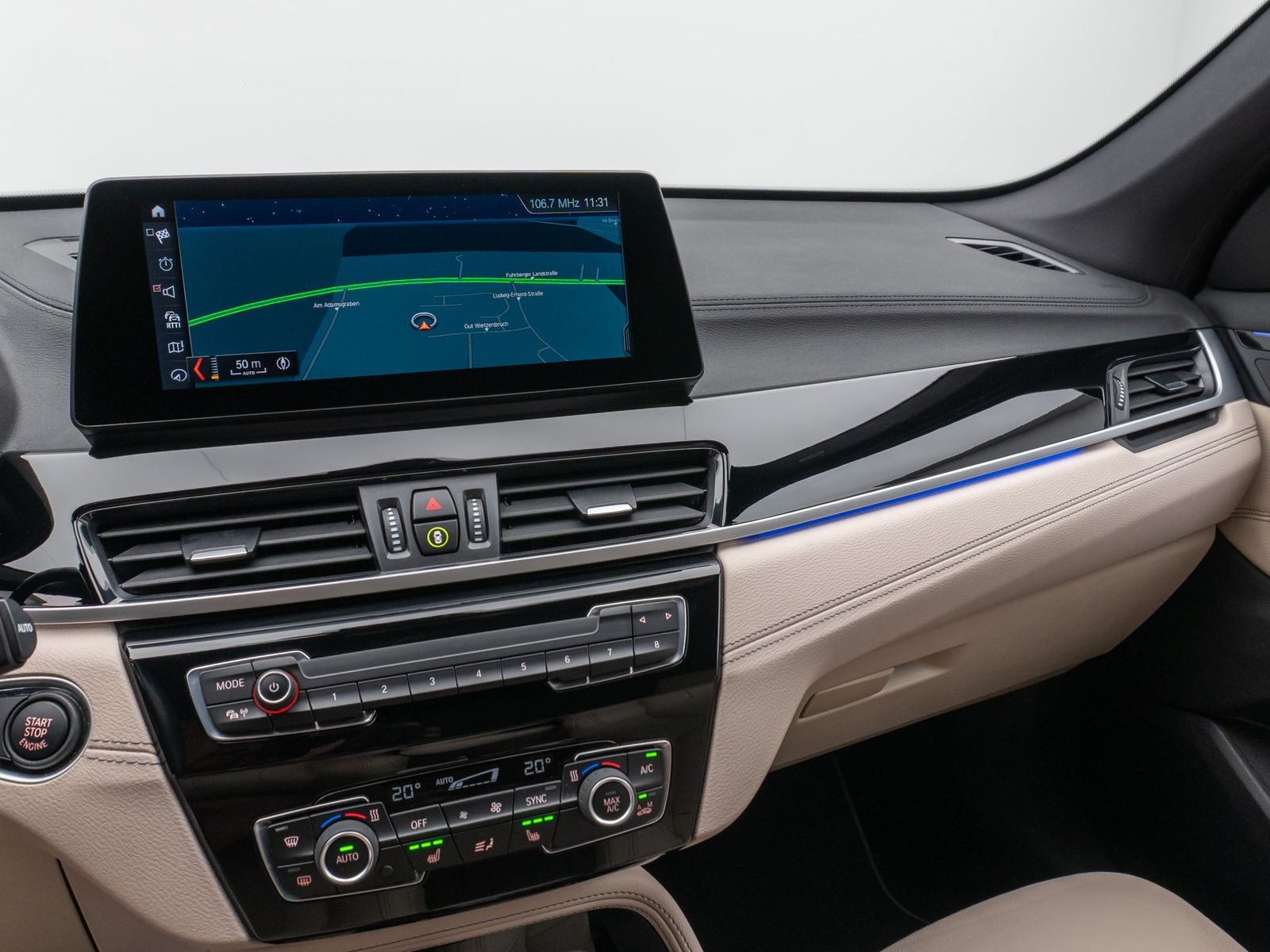 Fahrzeugabbildung BMW X1 xD20i xLine Kamera HUD DAB HiFi Komfort Sport