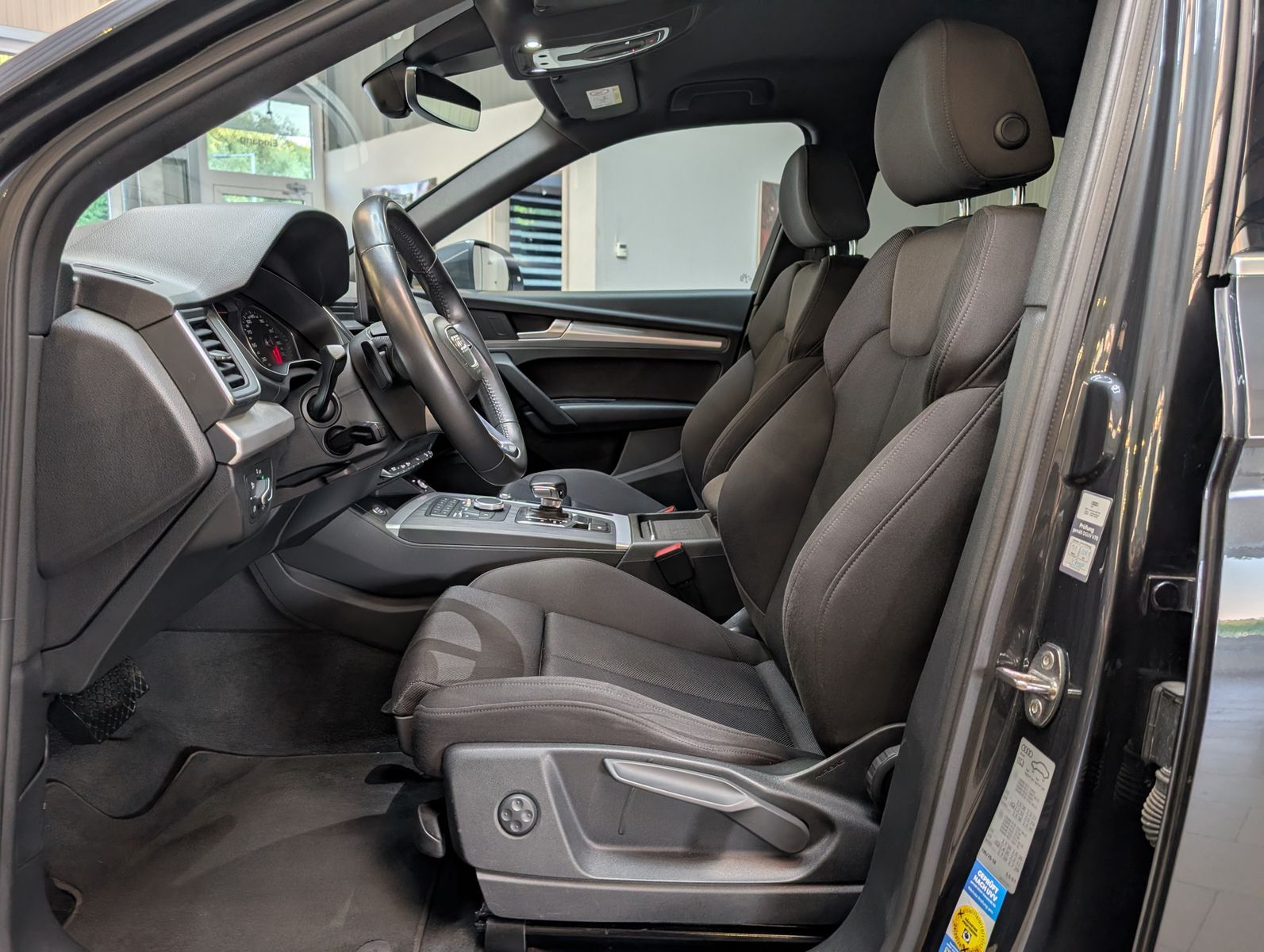 Fahrzeugabbildung Audi Q5 45 TDI Quattro S-Line Sport TEMP MMI SHZ 20"