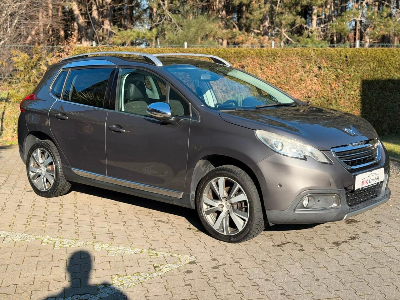 Peugeot 2008 Allure 1.6 PANO LED PDC