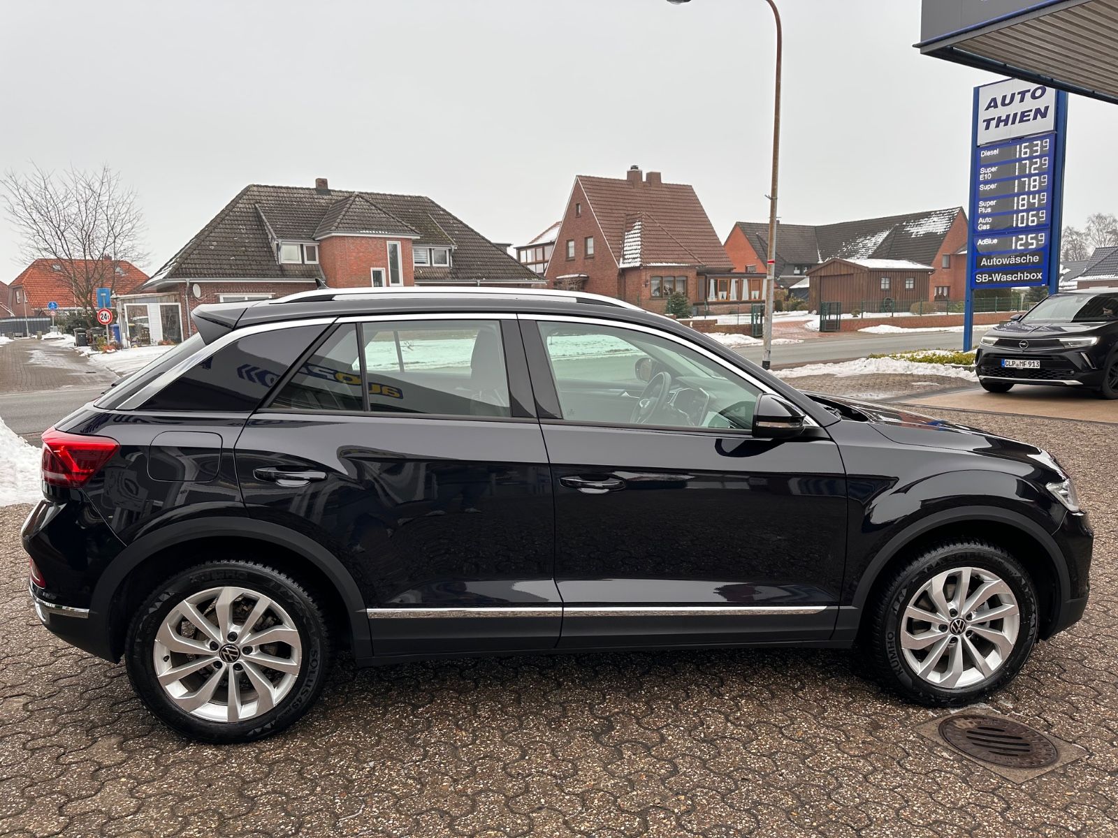 Fahrzeugabbildung Volkswagen T-Roc 1.5 TSI Style DSG AHK/ACC/LED/APP/SHZG/GJR