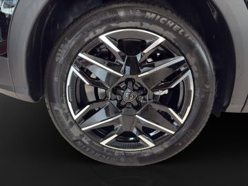 Peugeot 3008 GT HYBRID 145 Kam.+KeyLess+SHZ+Navi+PANO