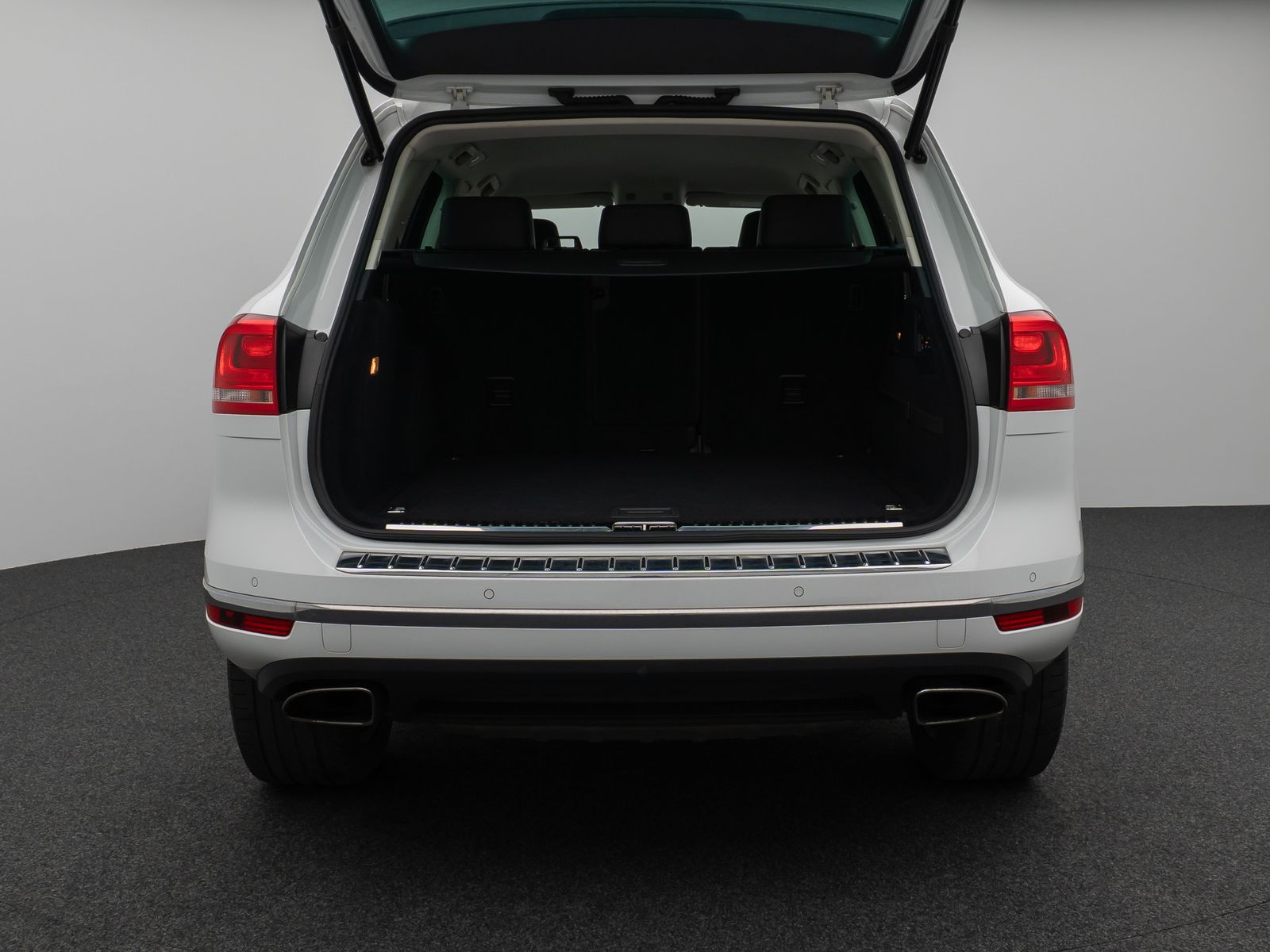 Fahrzeugabbildung Volkswagen Touareg V6 3.0 TDI Terrain Tech 4Motion PDC AHK