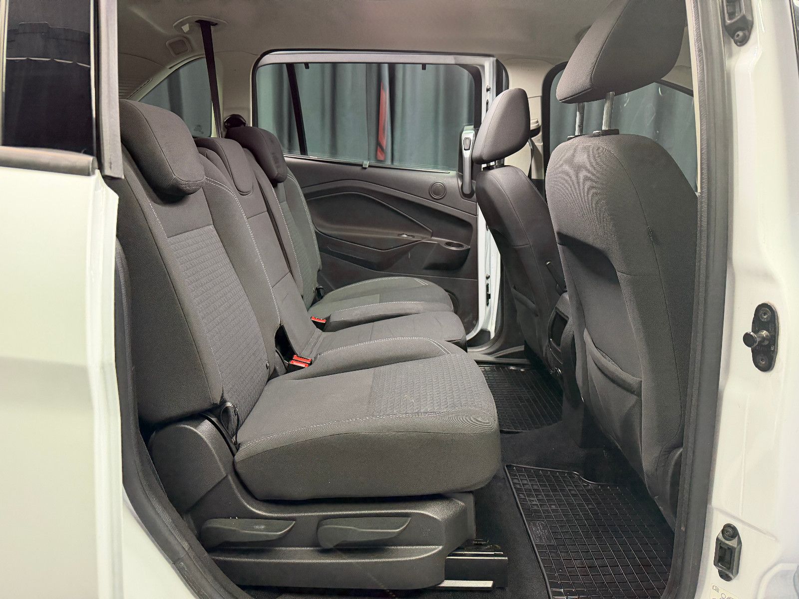 Fahrzeugabbildung Ford Grand C-Max |7-SITZER|PDC|TEMPOMAT