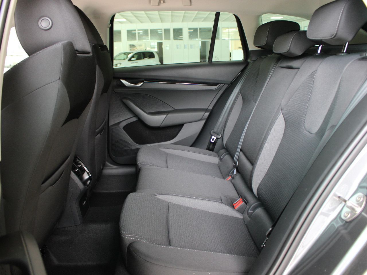 Fahrzeugabbildung SKODA Octavia 1.5 TSI mHEV Selection AHK/ACC/RFK/APP