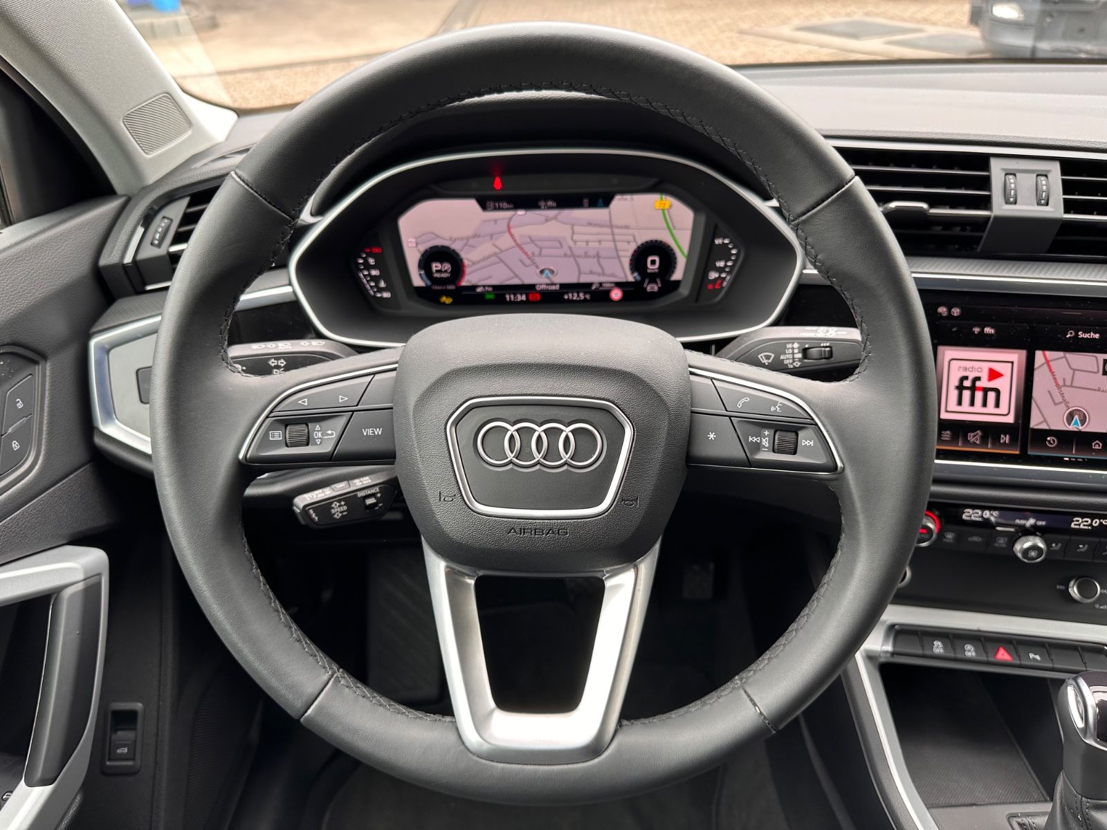 Fahrzeugabbildung Audi Q3 35 TFSI S line S Tronic Navi/ACC/SHZG/LED/PDC