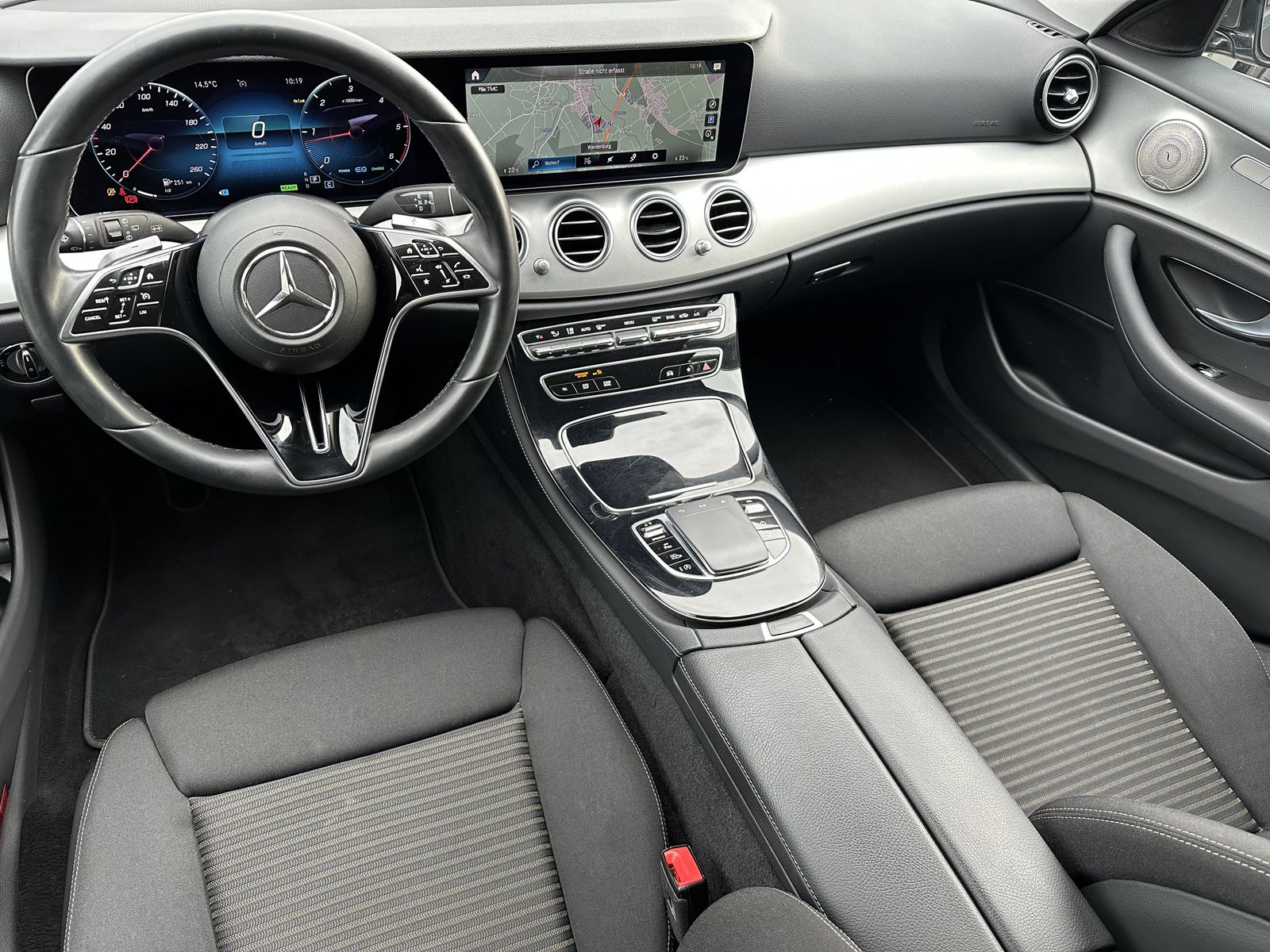 Fahrzeugabbildung Mercedes-Benz E 220d T Avantgarde NAV+LED+KAM+AHK+BURMEISTER