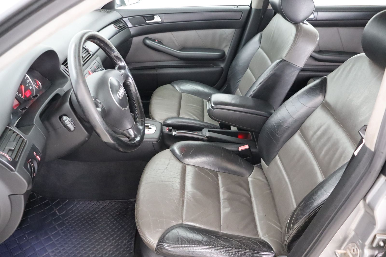 Fahrzeugabbildung Audi A6 Allroad 2.5 TDI quattro Tiptronic * Xenon