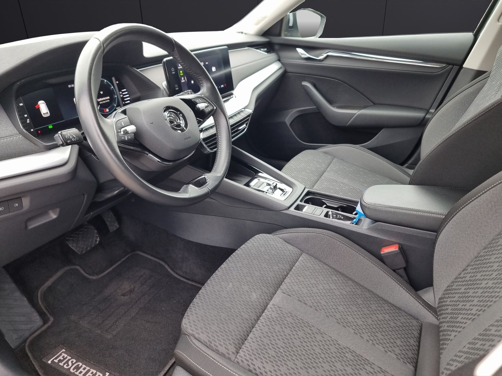 Fahrzeugabbildung SKODA Octavia Combi TDI First-Edition DSG LED Navi PDC