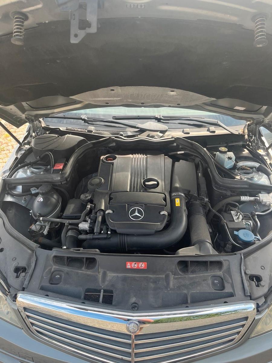 Mercedes-Benz C180 2010 — photo 14