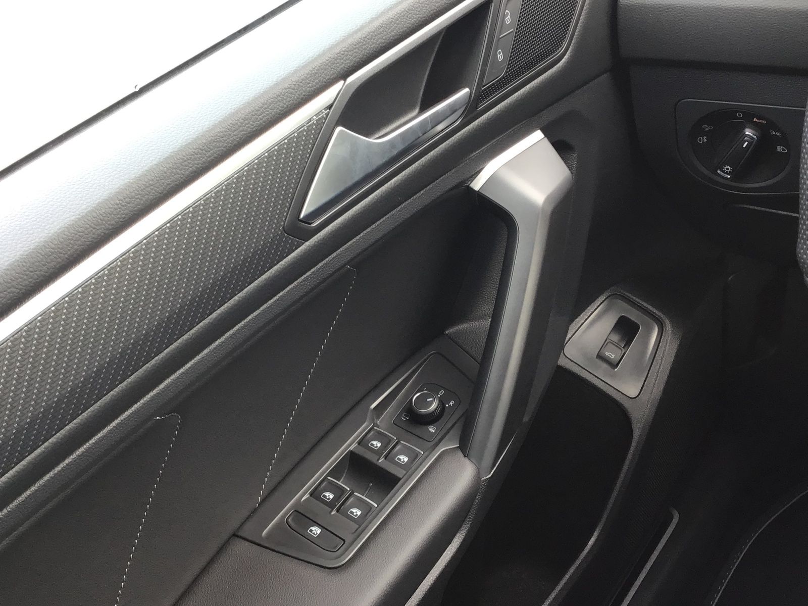 Fahrzeugabbildung Volkswagen Tiguan Allspace R-Line TDI 4M DSG LED AHK NAVI F