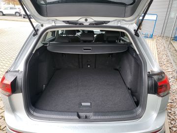 Fahrzeugabbildung Volkswagen Golf VIII Variant 2.0 TDI DSG Life AHZV NAVI