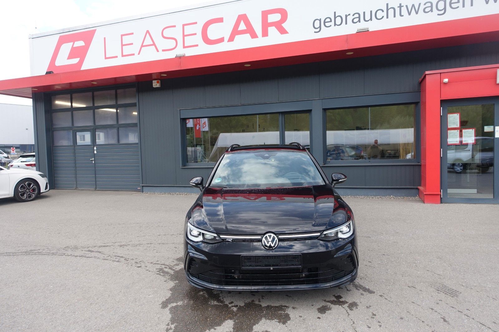 Volkswagen Golf VIII Variant R-Line EXP € 18990.-- imagem 3