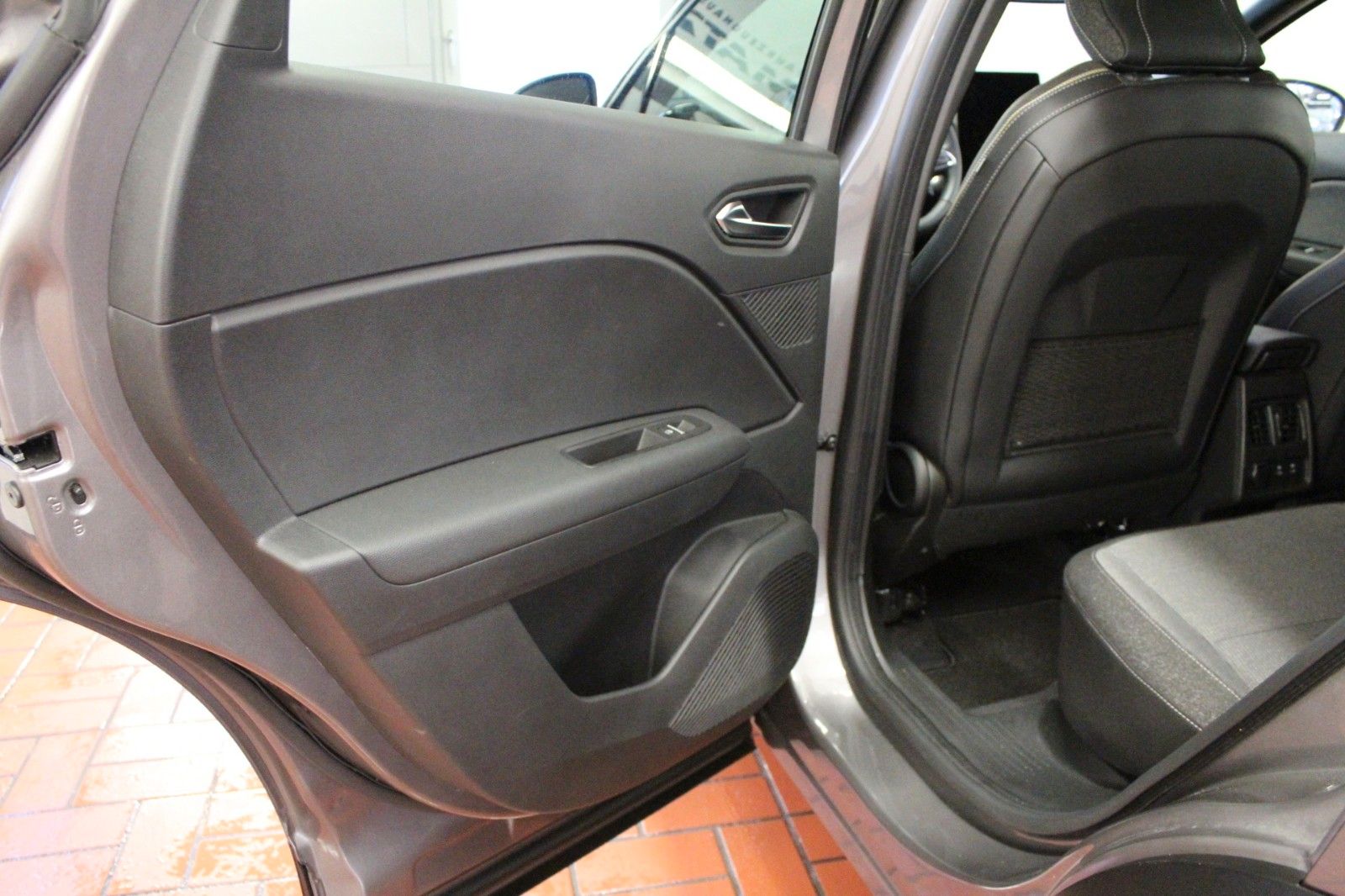 Fahrzeugabbildung Renault Captur Mild Hybrid 160 EDC Techno *Ganzjahresrei