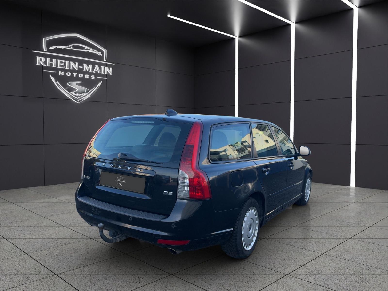 Volvo V50 2010 — photo 7