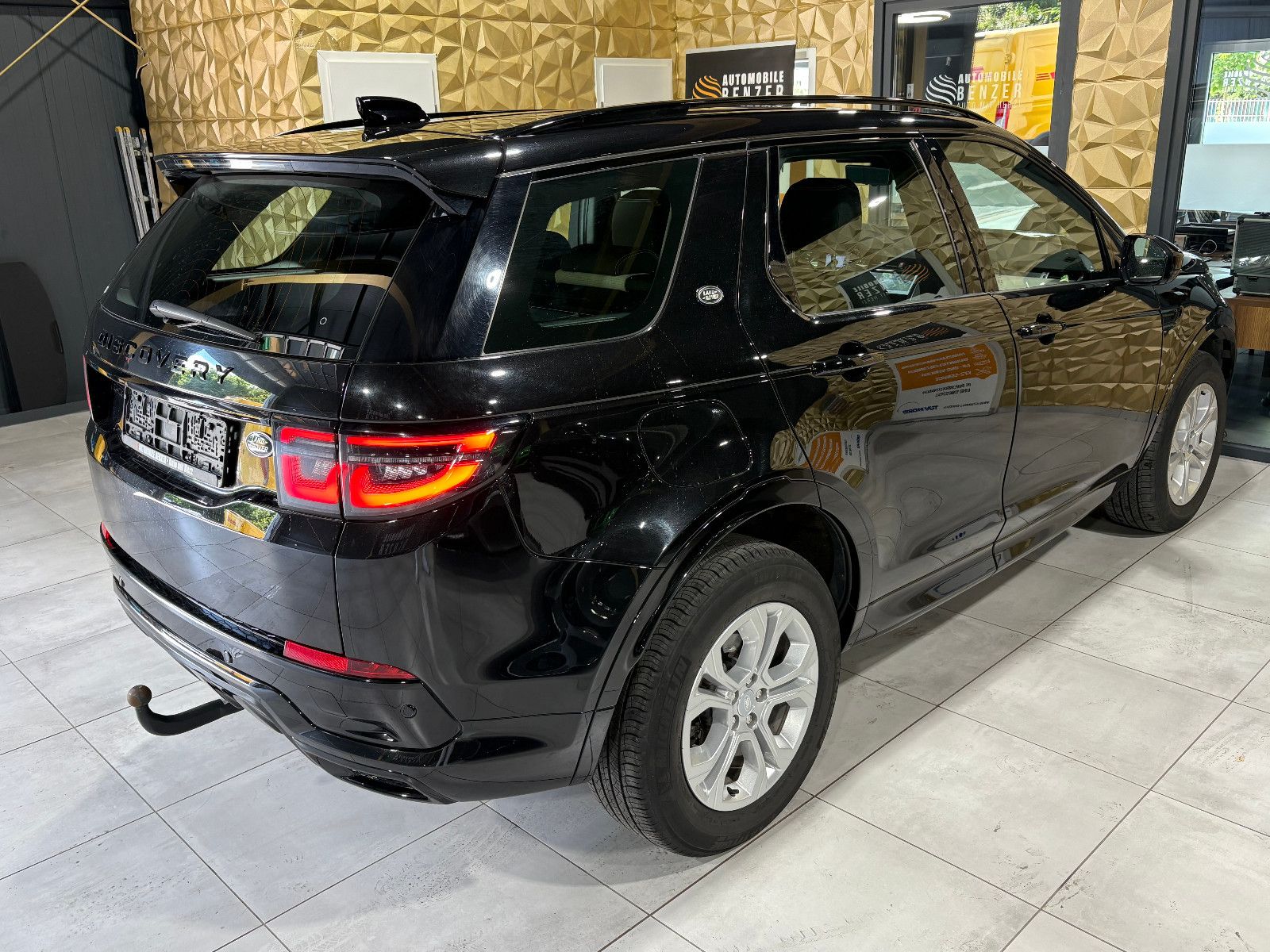 Fahrzeugabbildung Land Rover Discovery Sport Urban Edition/NAVI/KAMERA/APPLE/