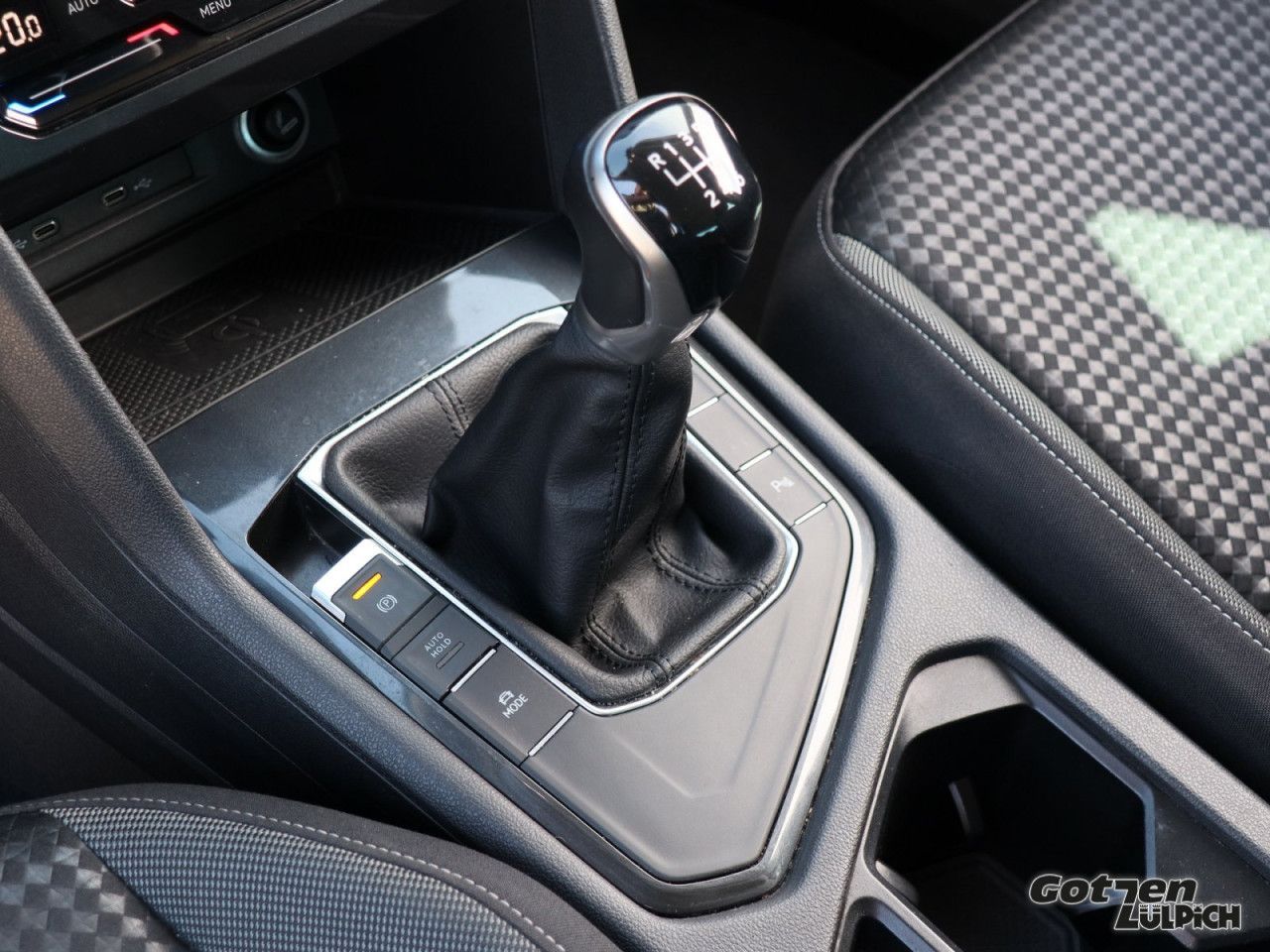 Fahrzeugabbildung Volkswagen Tiguan Active 1.5 TSI Navi LED PDC Rear View