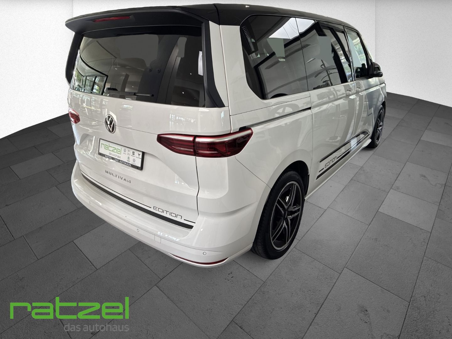 Fahrzeugabbildung Volkswagen T7 Multivan Edition Life 2.0 TSI DSG *AHK* Stand