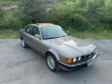 BMW e32 750i - BMW 7 Series: E32
