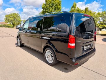 Mercedes V 220 - 10