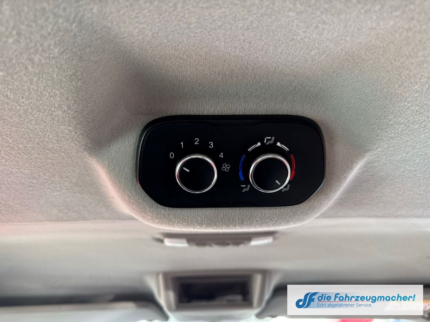 Fahrzeugabbildung Ford Transit Custom Tourneo 320 L1 Trend *EXPORT *26