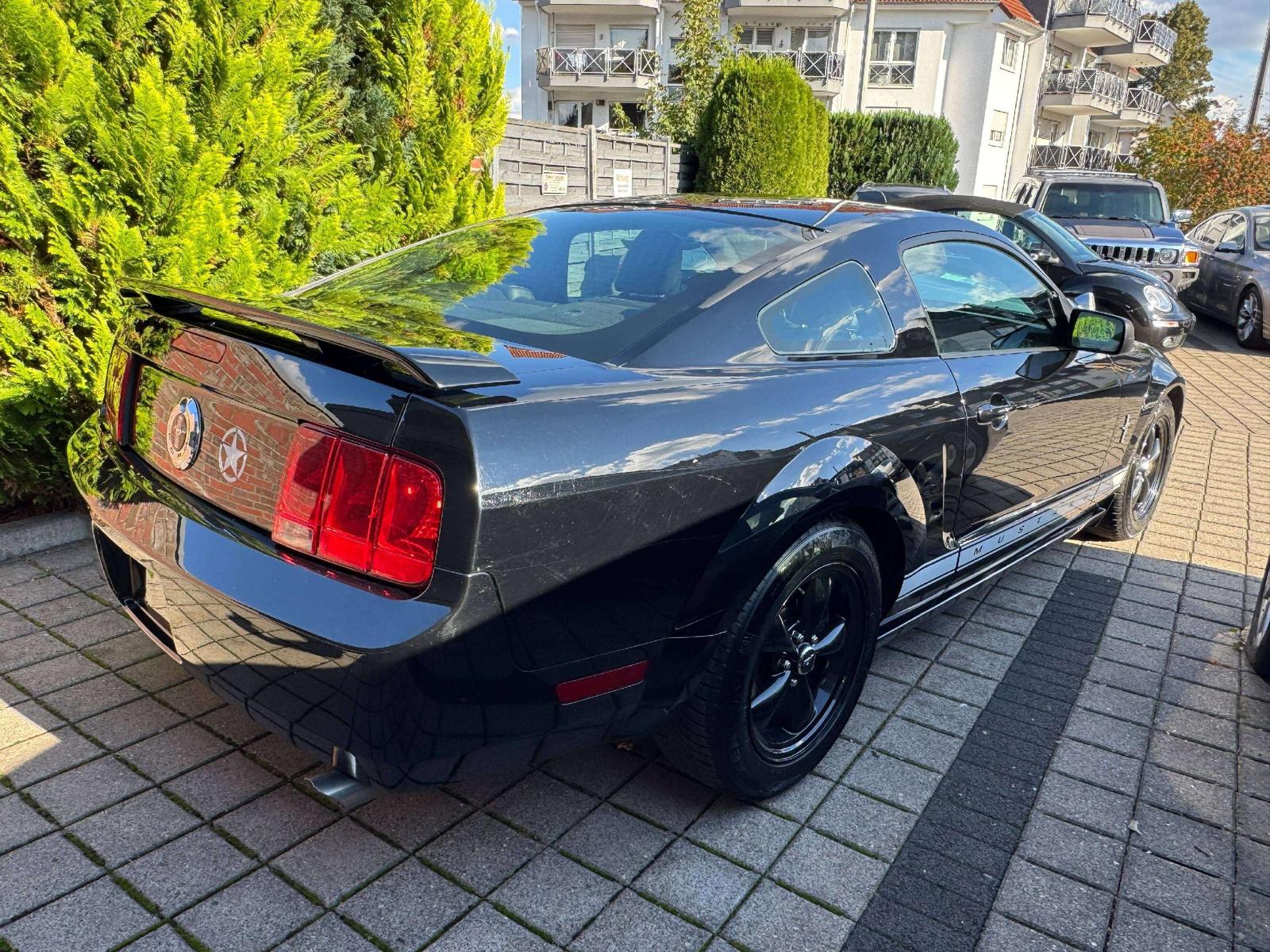 Ford Mustang Pony Paket mit Schaltgetriebe