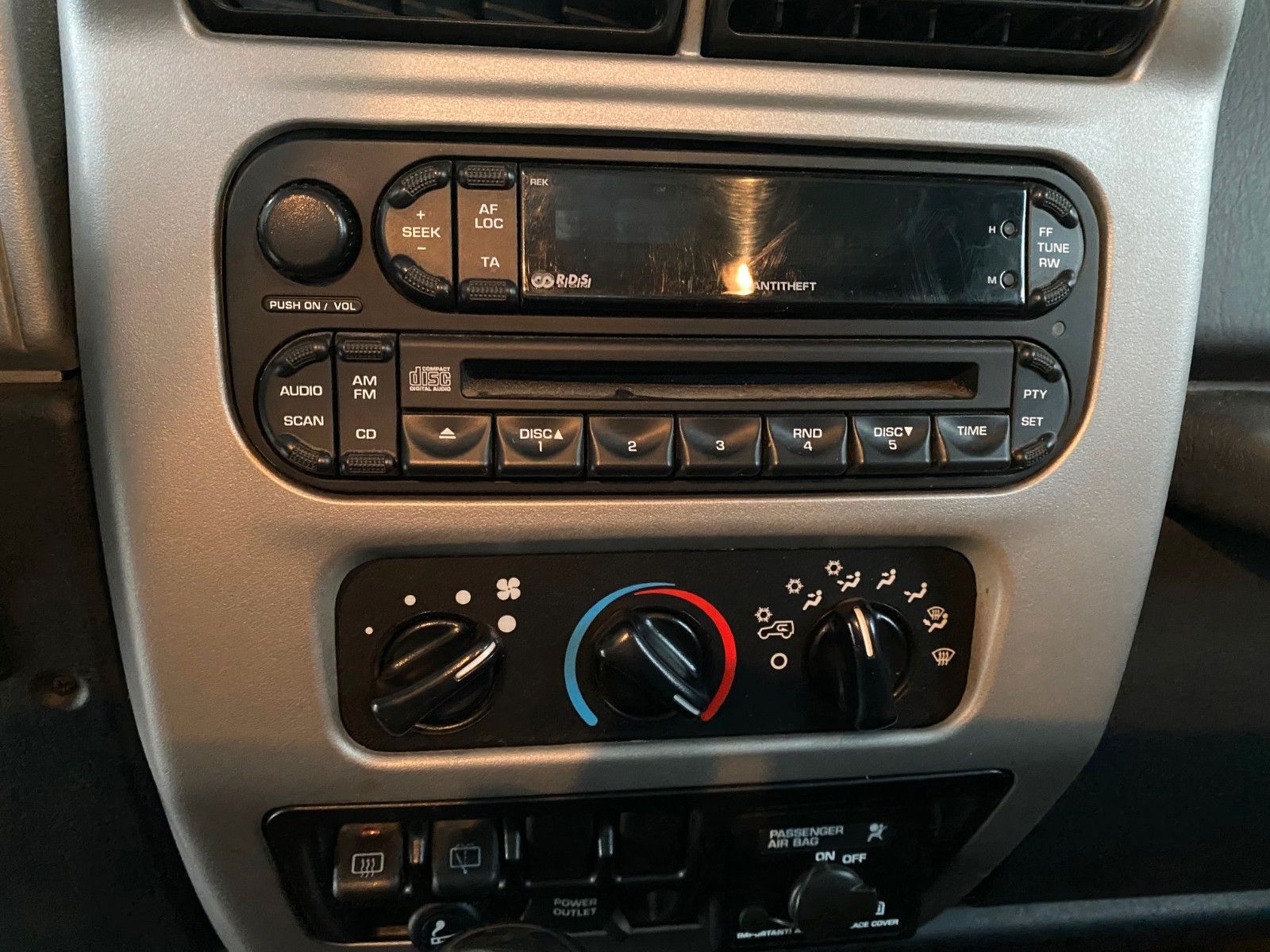 Fahrzeugabbildung Jeep Wrangler 4.0 Sport BFGoodrich T/A 265/70R16 TOP