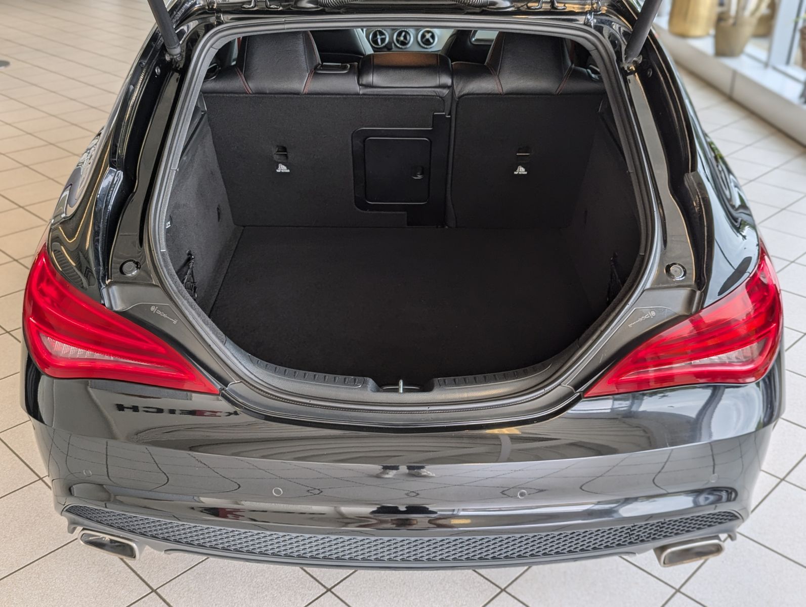 MERCEDES-BENZ CLA 220 Shooting Brake AMG Pano Bi-Xe Harman H/K - Image 17